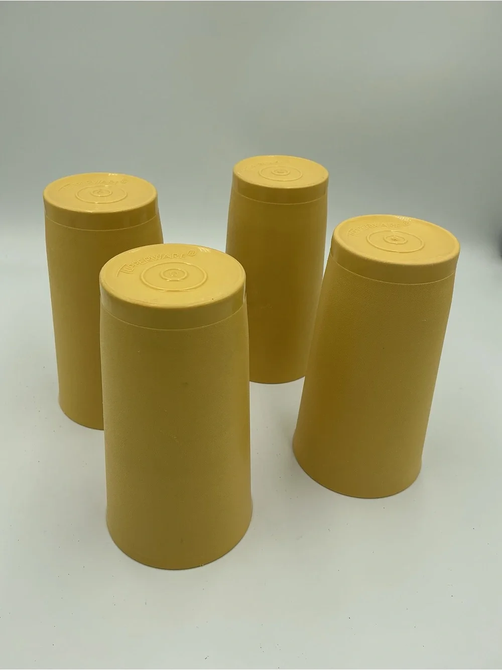 VINTAGE Tupperware Tumblers Cups #873-38 12oz Set Of 4 Harvest Yellow Stackable